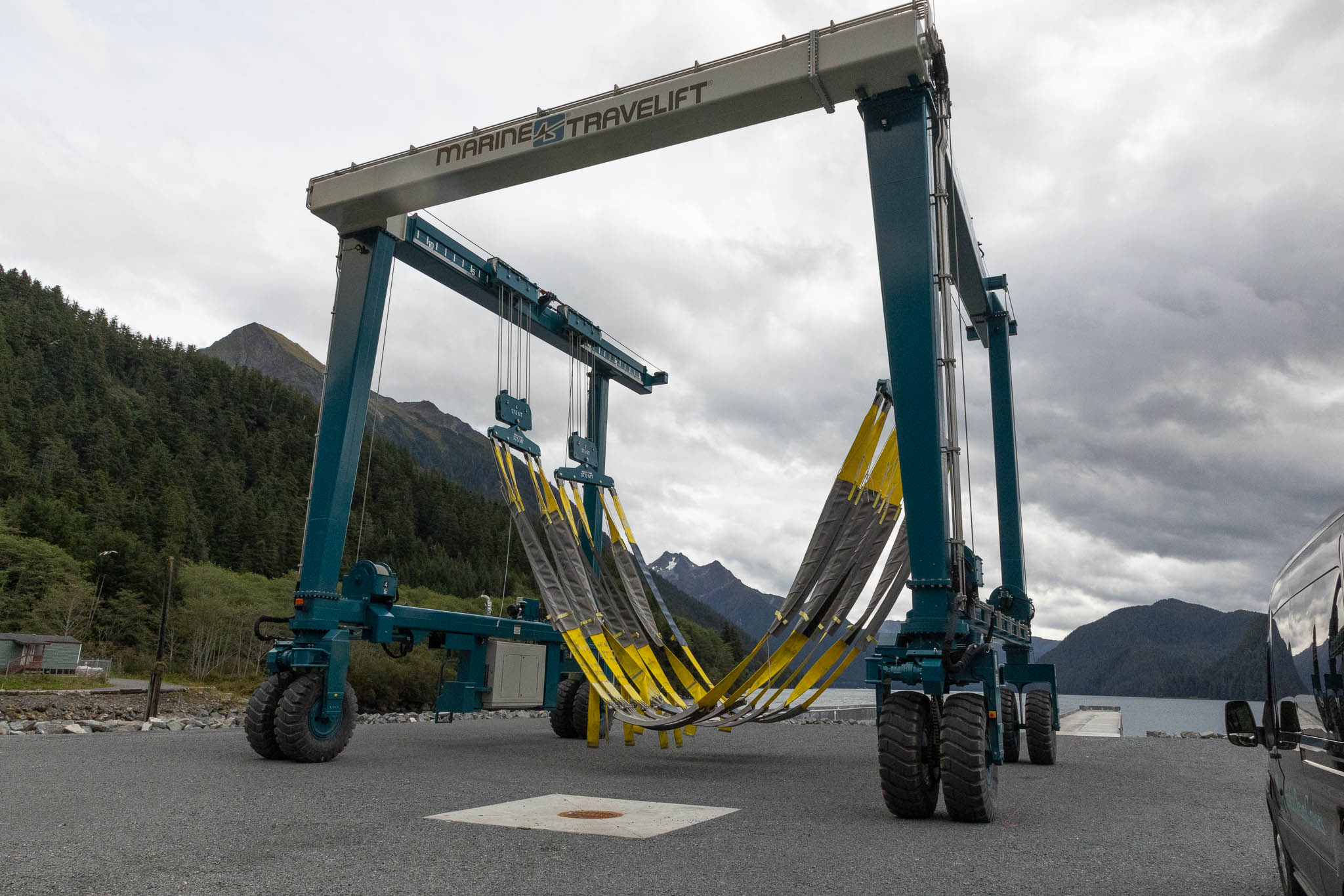 A sling to haul out ships