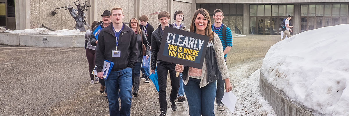 Student ambassador Serena McCormick leads a campus tour for high school seniors and their parents during the spring Inside Out event in March, 2015.