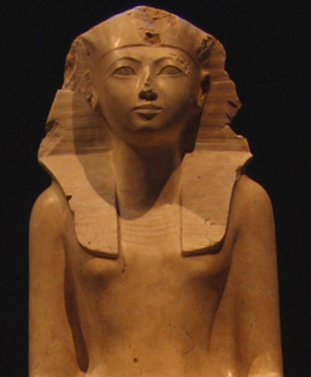 Seated statue of Hatshepsut
