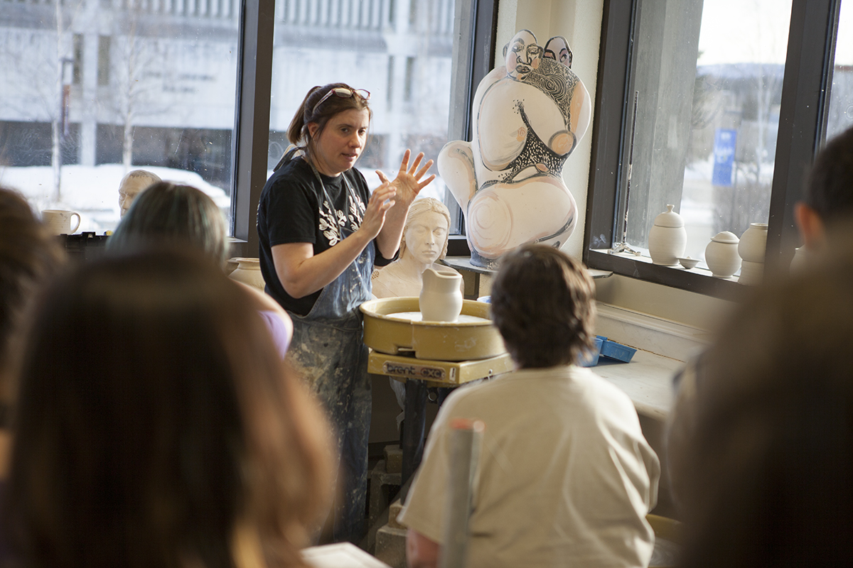 Teresa Shannon leads a ceramics class in 2023