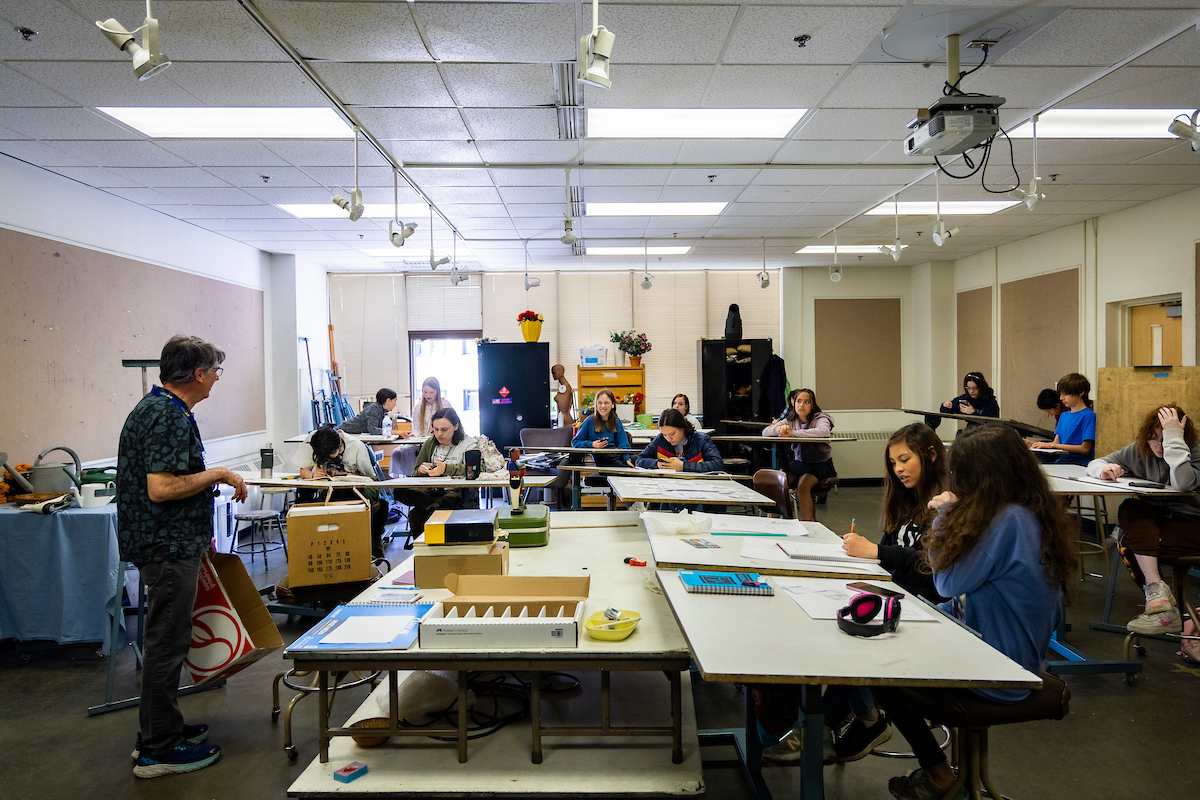 David Mollett leads a 2023 Visual Arts Academy drawing class in the Fine Arts Buidling, 6/15/23. (UAF photo by Leif Van Cise)