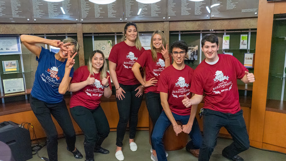 The SOM Roast and Boast student team poses with instructor Tammy Tragis-McCook. (L to R): Tammy Tragis-McCook, Myha Cortez, Abby Dunham, Helenka Brice, Leif VanCise, Eric Super. 