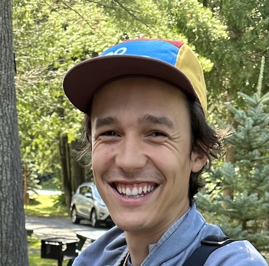 Photo of Marchel Gietzmann-Sanders in front of trees