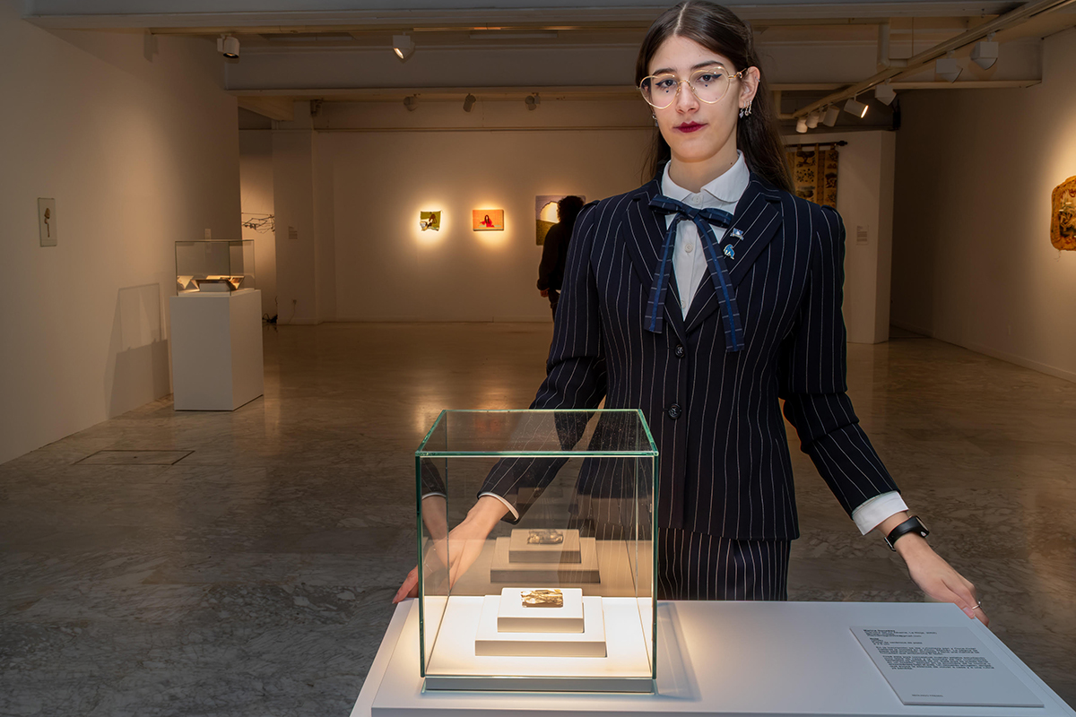 Marina Gonzalez Mazo (BFA ’24) with her award-winning silver clay work, Nota, which received second prize at the Muestra de Arte Joven en La Rioja in Spain. Photo credit: Fernando Diaz