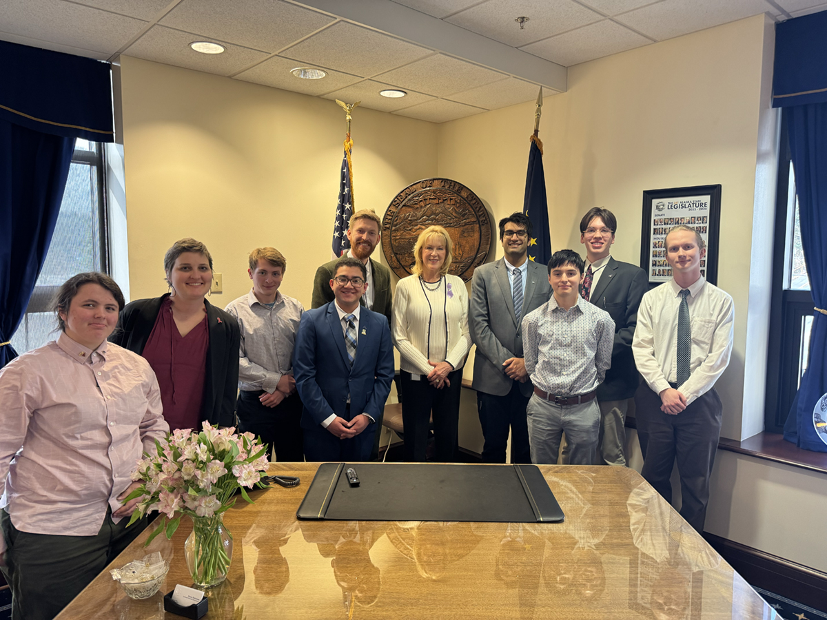 Climate Scholars posing with Lt. Governor Dahlstrom. Photo credit: Eleanor Guthrie
