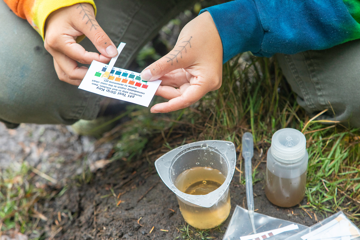UAF student Caitlynn Hanna at Ballaine Lake for College Tour shoot Friday, September 9, 2022. UAF Photo by Eric Engman