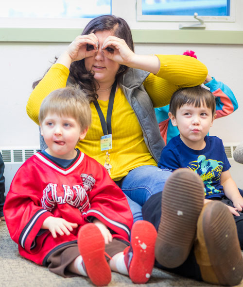 Jamie Kuhn with children at a workshop