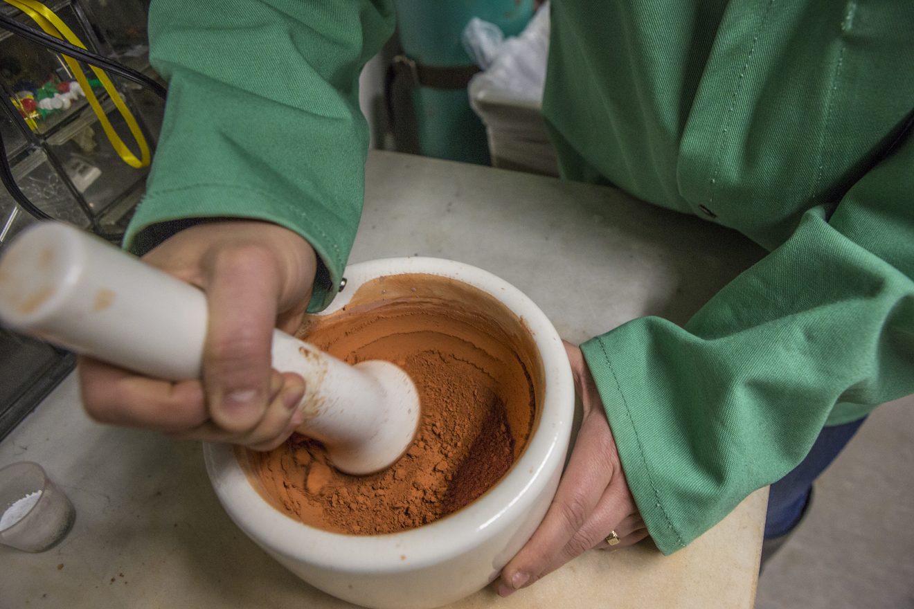 Scientist makes Mars-like rocks in search for life