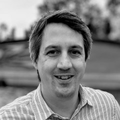 Head shot of Devin Drown