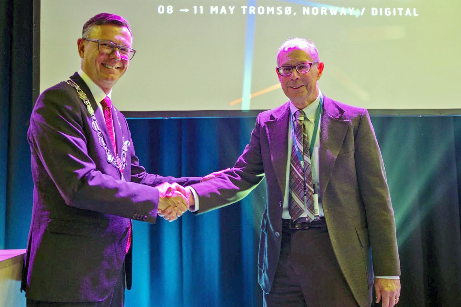 John Walsh, right, receives the 2022 Mohn Prize at the Arctic Frontiers Conference in Tromsø, Norway, from Dag R. Olsen, Director of the University of Tromsø — The Arctic University of Norway. Photo University of Tromsø.