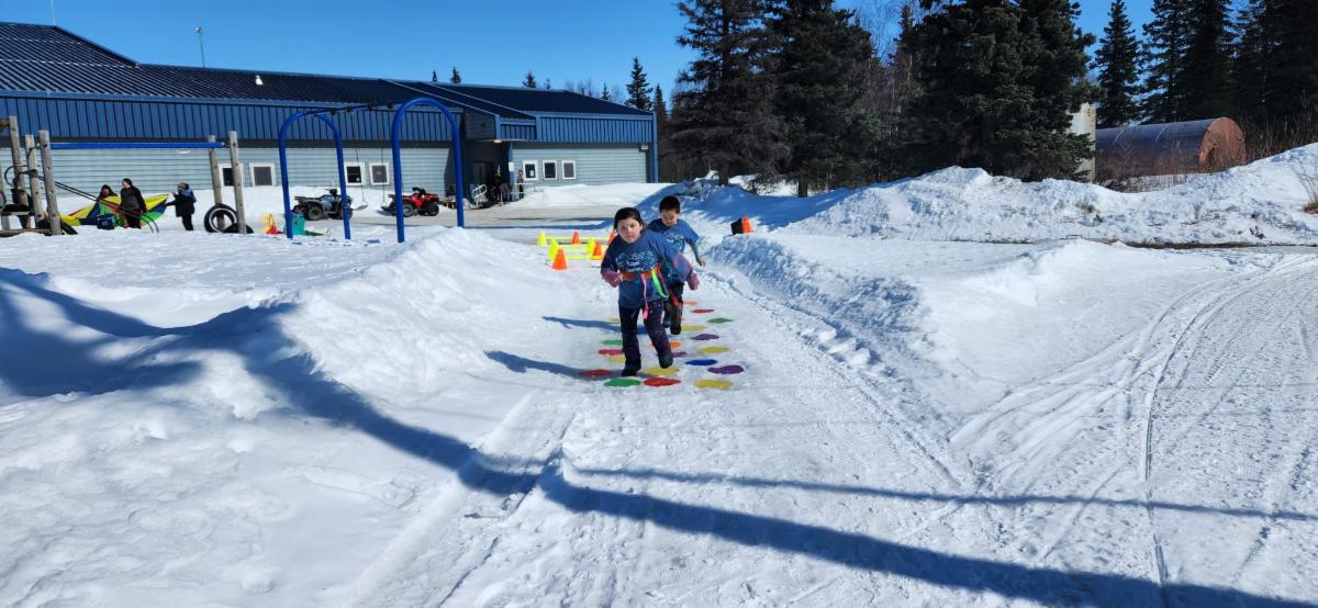 Kids skiing