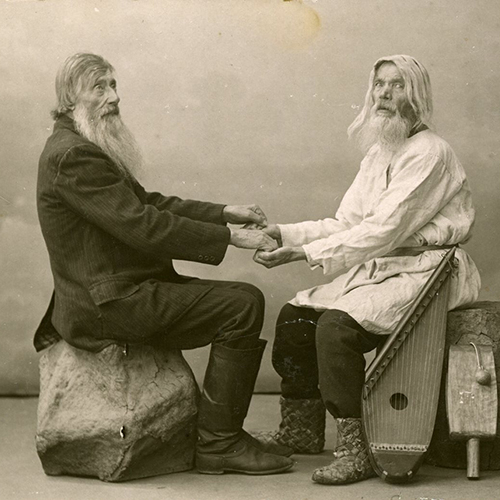 Rune singers Iivana Onoila and Jelisei Valakainen in Terijoki, 1911. Unknown photographer. From the archive of the Sibelius Museum.