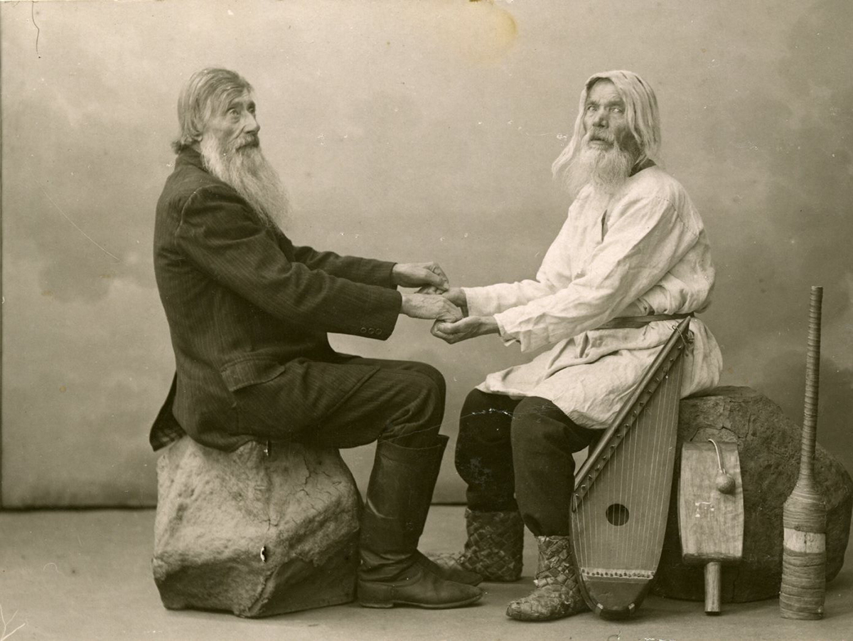 Rune singers Iivana Onoila and Jelisei Valakainen in Terijoki, 1911. Sm id_nr: 5941. Photo: unknown. Date: 1911. Archive of the Sibelius Museum