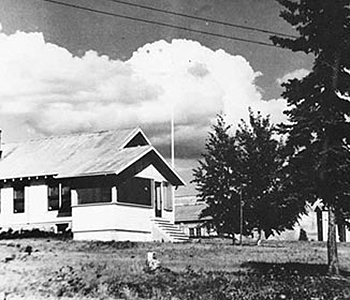 An early photo of the Bunnell house, date unknown. Photo credit: Archives, University of Alaska Fairbanks.