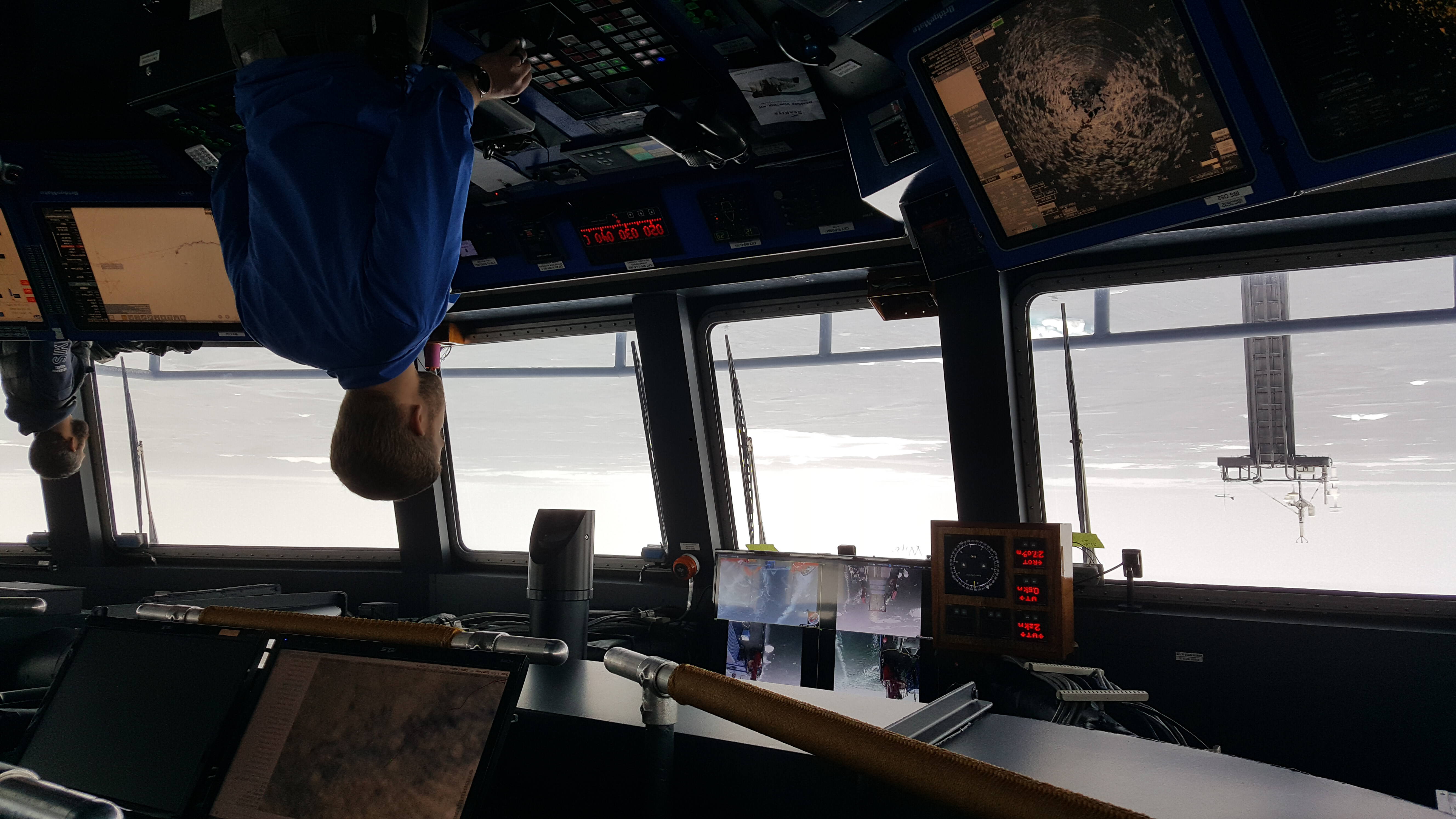 Crew on Sikuliaq bridge