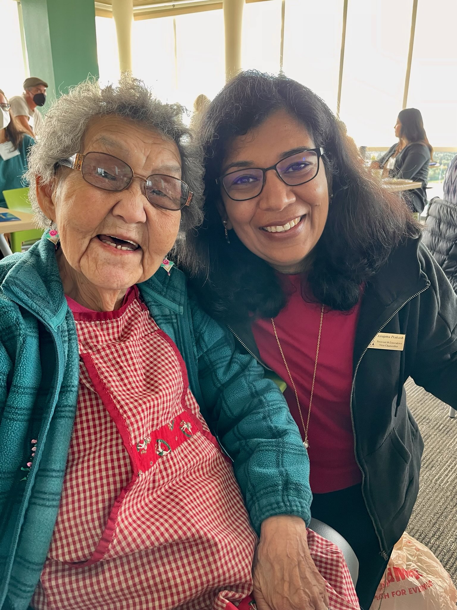 Provost Anupma Prakash (right) with Bethel Elder Esther Green at the Indigenizing Pedagogy workshop held at the UAF Troth Yeddha’ campus in August 2022.