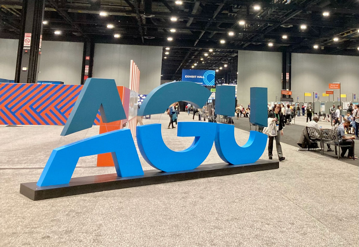 AGU stand-up letters in conference hall