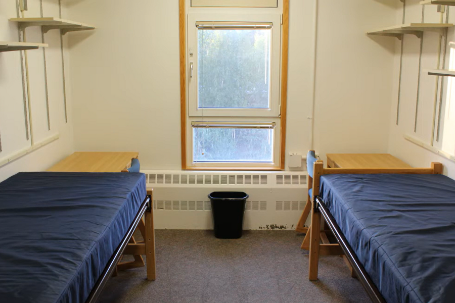 Picture of an empty moved-out dorm room